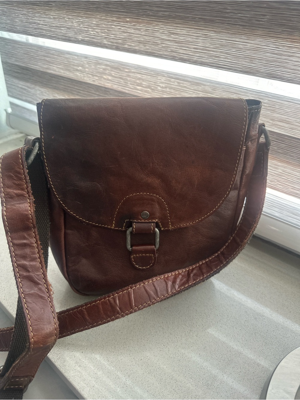 Men's Brown Leather Messenger Crossbody Bag with Adjustable Strap - Picture 1 of 5